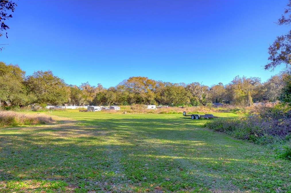 8304 Bob Wiggs Ave, Lithia FL  33547-2236 exterior