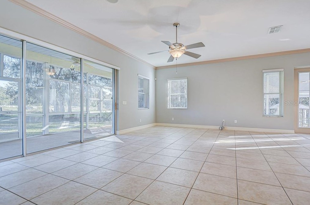 8304 Bob Wiggs Ave, Lithia FL  33547-2236 exterior