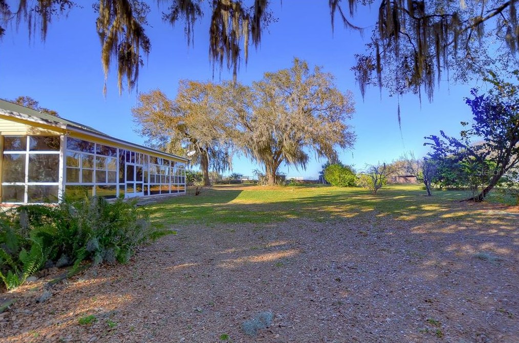 8304 Bob Wiggs Ave, Lithia FL  33547-2236 exterior