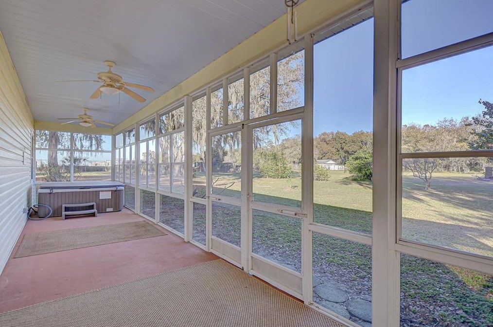 8304 Bob Wiggs Ave, Lithia FL  33547-2236 exterior