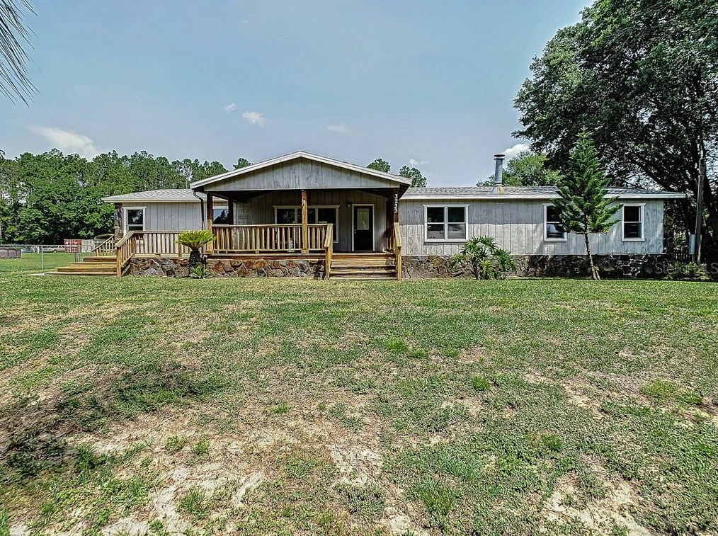 3233 Griffin Rd, Zephyrhills, FL 33543-6209