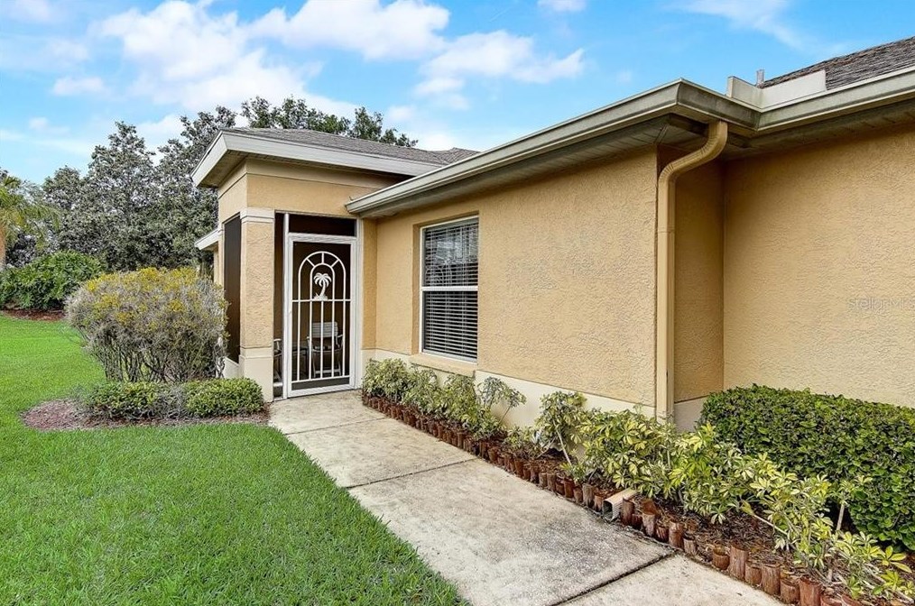 1250 Corinth Greens Dr, Ruskin, FL 33573-8057