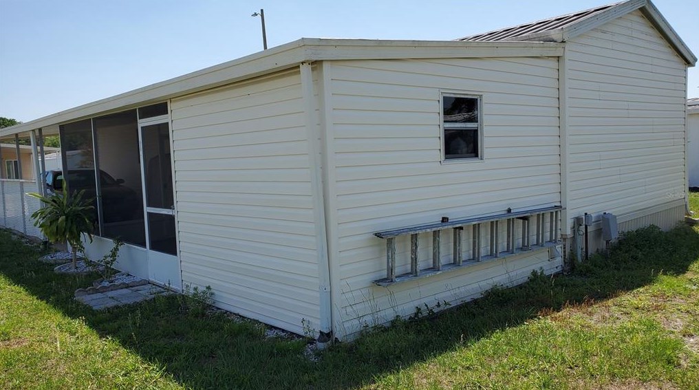 1710 7th St, Ruskin FL  33570-5579 exterior