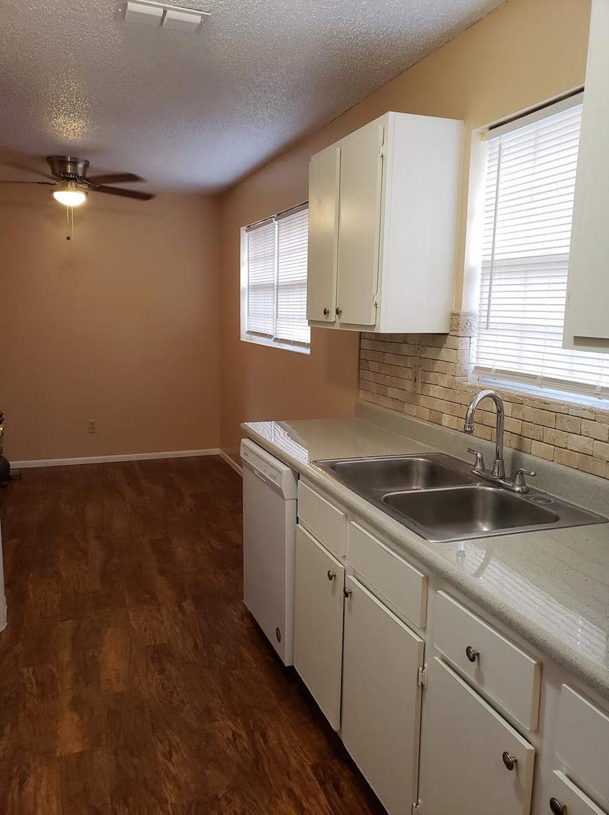 4009 Loury Dr, Zephyrhills, FL 33543
