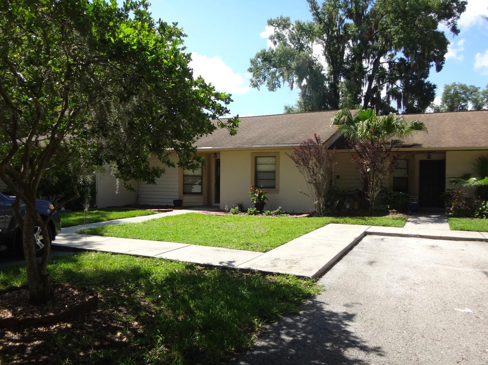 2011 Cedar Run Dr, Plant City, FL 33563-1431