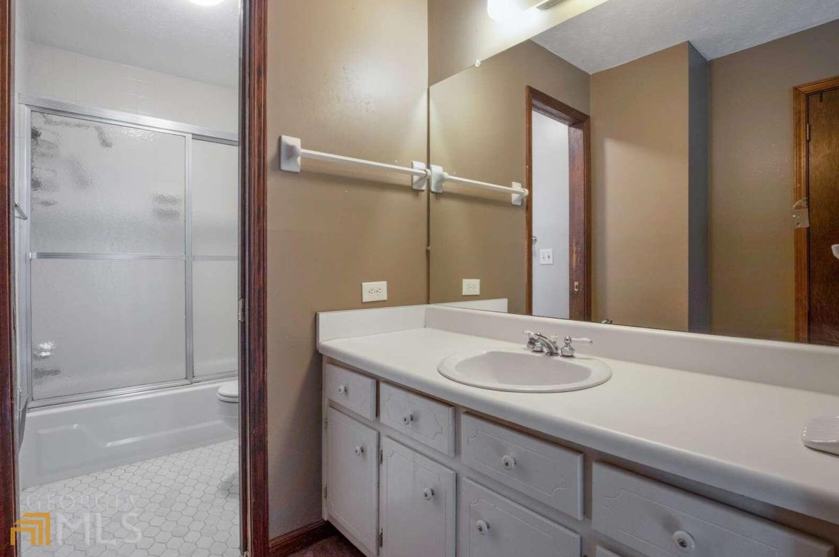 3519 Cedar Vly Dr, Smyrna GA  30080-5646 exterior
