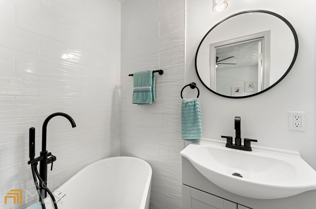 1223 Sanden Ferry Dr, Decatur GA  30033-3345 exterior