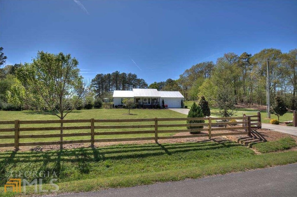 1075 Mcentyre Loop, Calhoun, GA 30701-4227