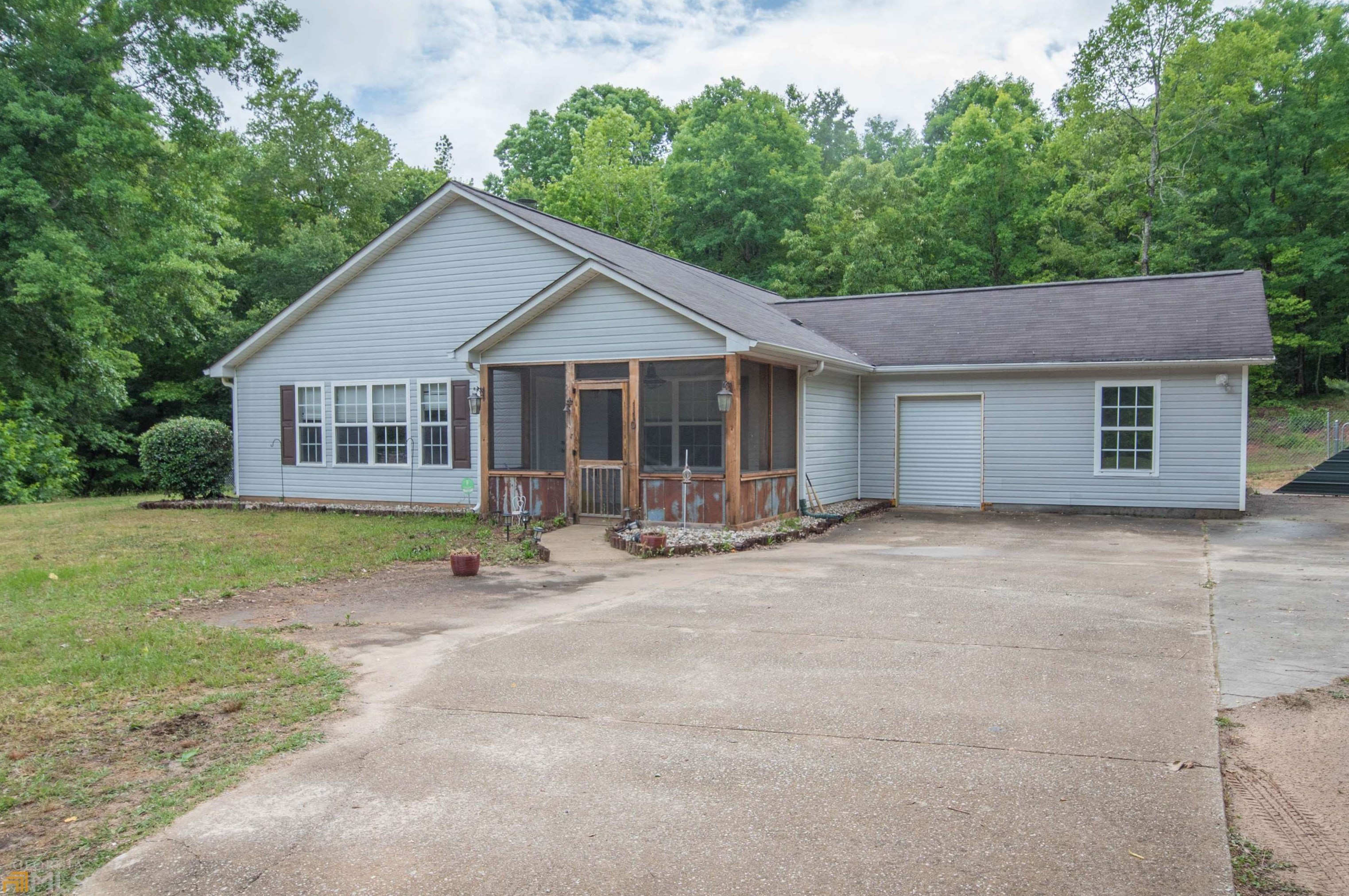 110 Buck Cir, Grantville, GA 30220-2958