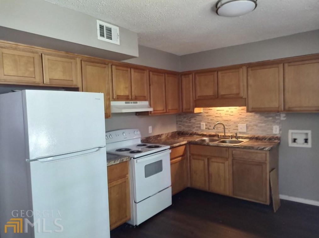 112 Woodhouse Ln, Savannah, GA 31406-7106