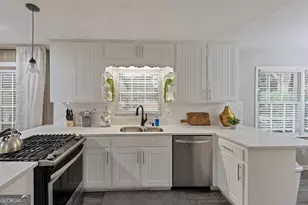 2984 Blackberry Ln, Marietta, GA 30068 - Photo 6