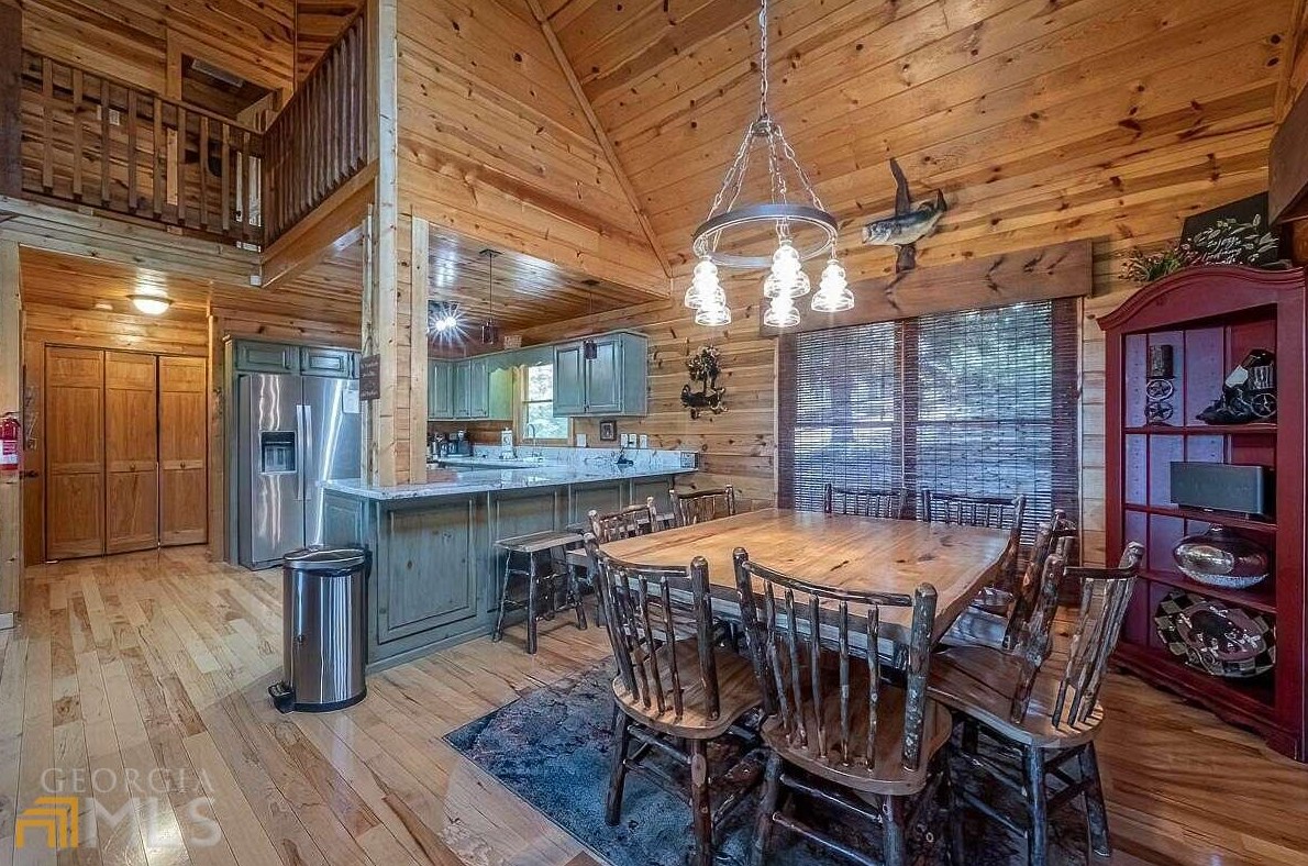1722 Sunrock Mountain Rd, Blue Ridge, GA 30513-5854