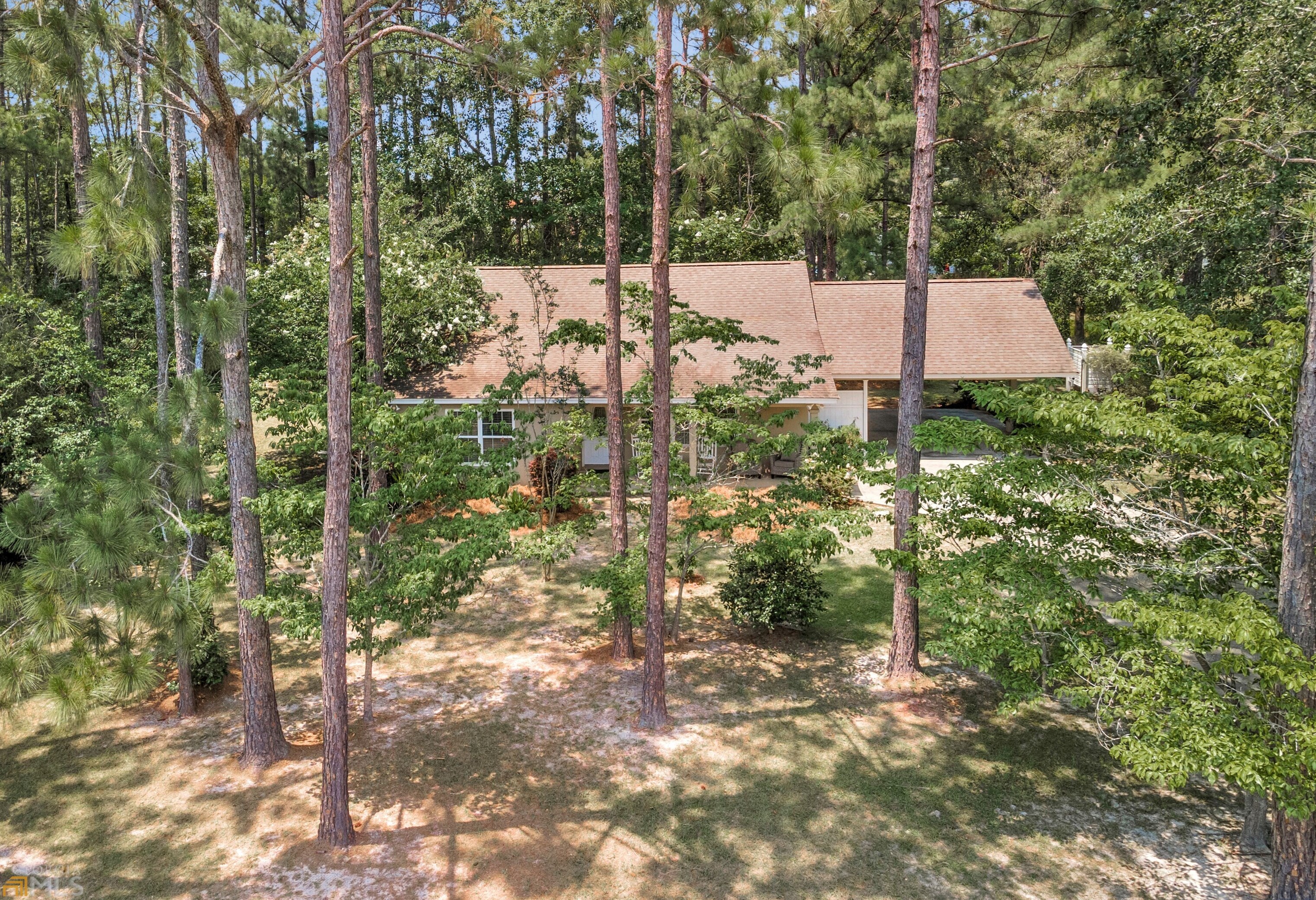 76 Woodlawn Dr, Jesup, GA 31545