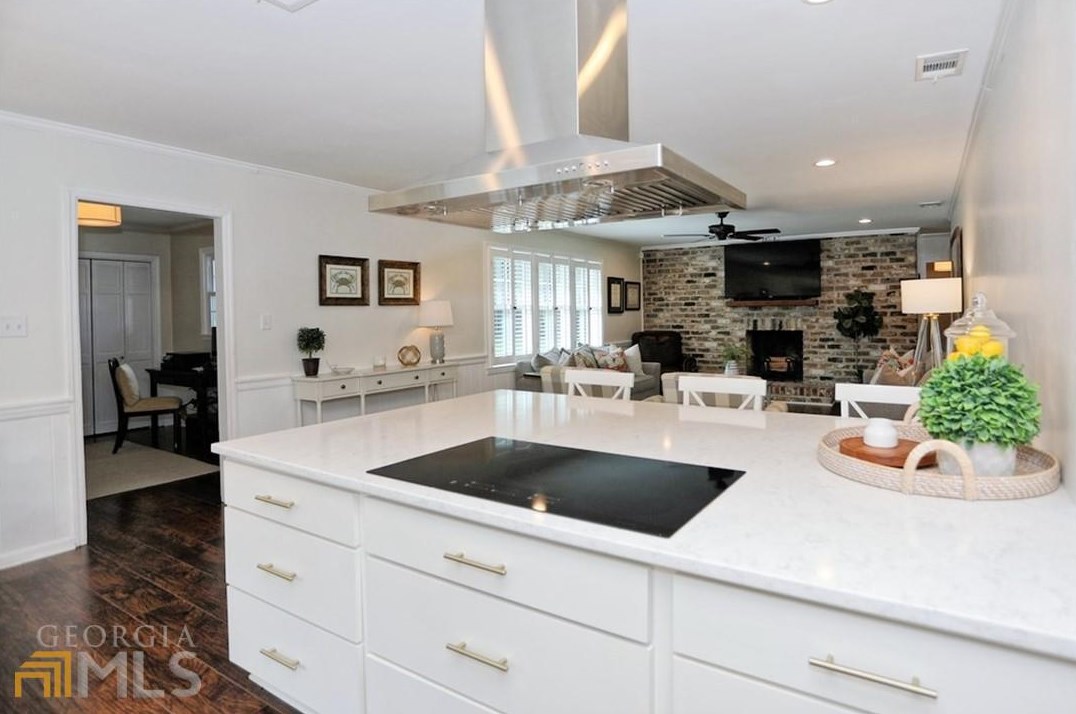 8502 Kent Dr, Savannah GA  31406-6247 exterior