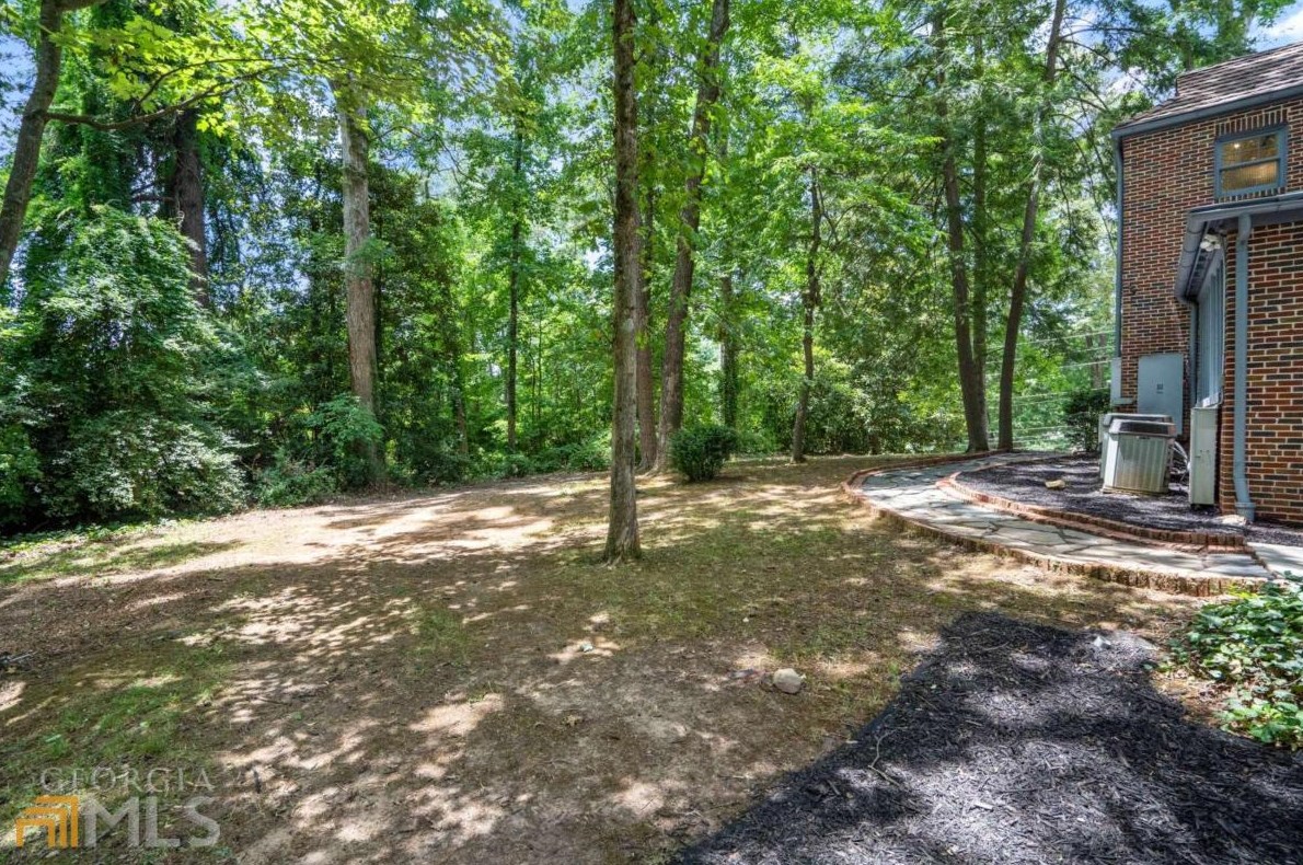 2665 Northside Dr, Atlanta GA  30305-3515 exterior