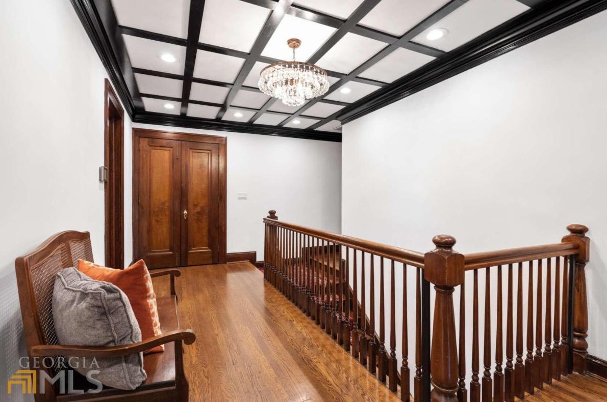 2665 Northside Dr, Atlanta GA  30305-3515 exterior