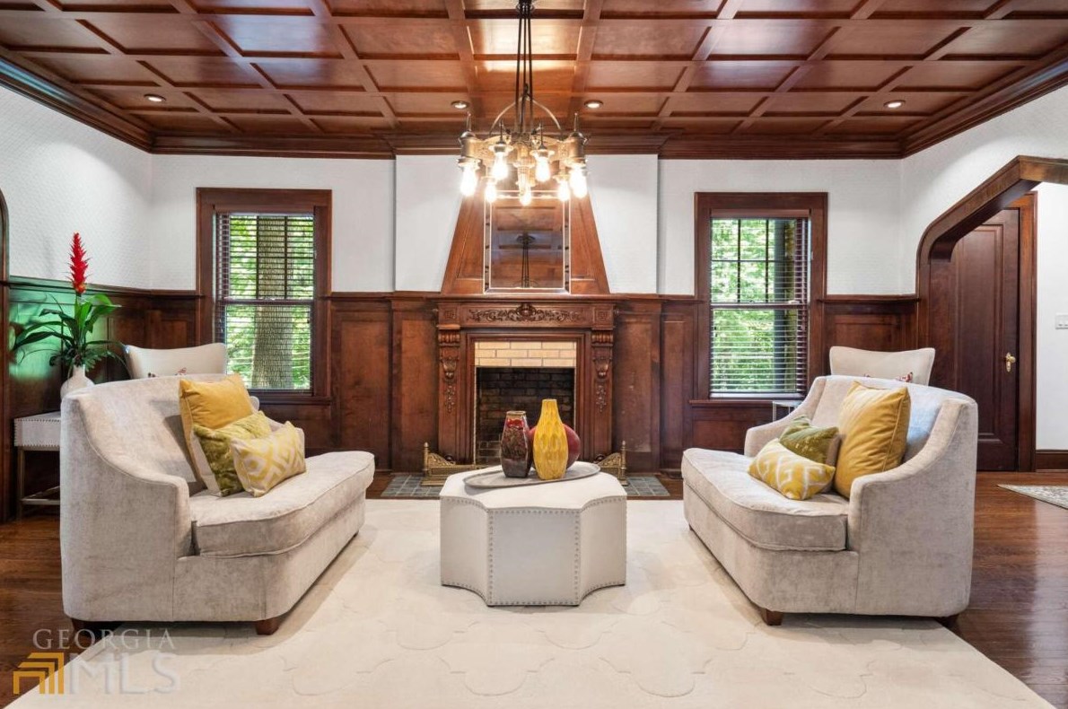 2665 Northside Dr, Atlanta GA  30305-3515 exterior