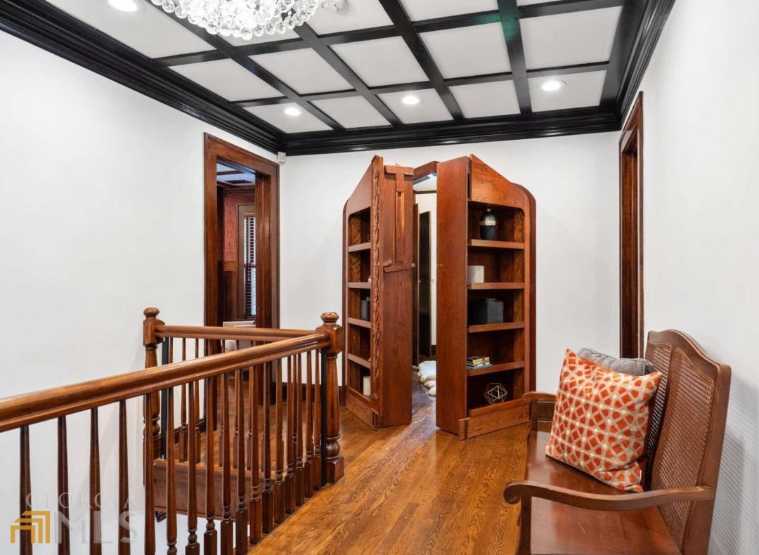 2665 Northside Dr, Atlanta GA  30305-3515 exterior