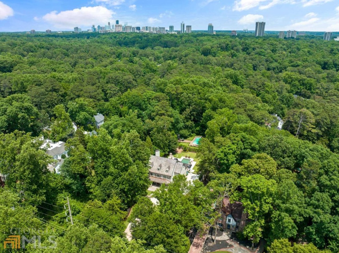 2665 Northside Dr, Atlanta GA  30305-3515 exterior