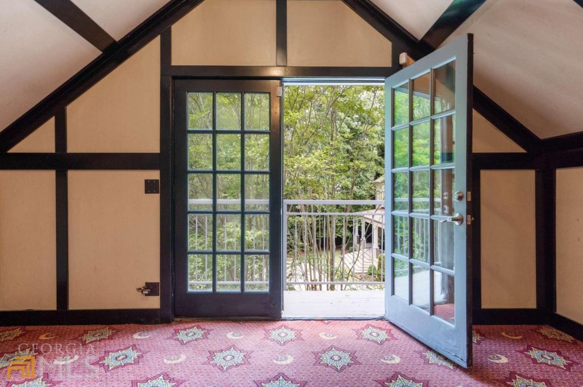 2665 Northside Dr, Atlanta GA  30305-3515 exterior