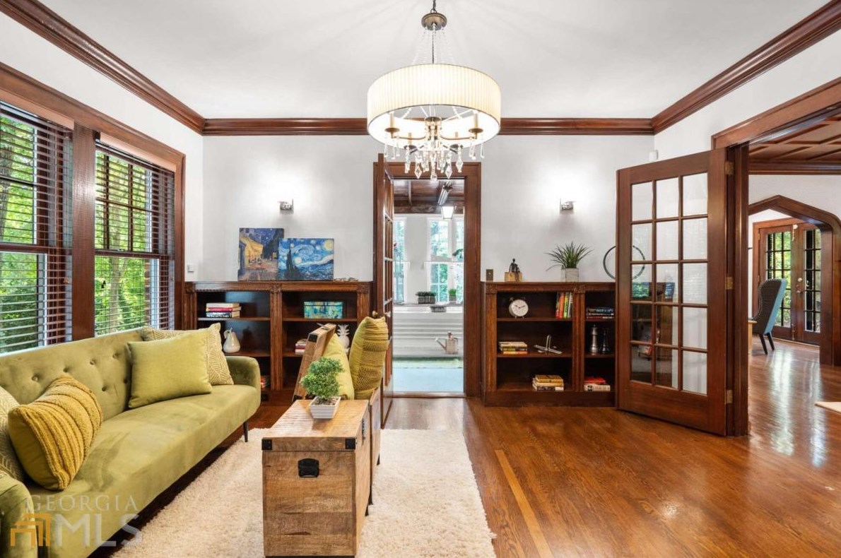 2665 Northside Dr, Atlanta GA  30305-3515 exterior