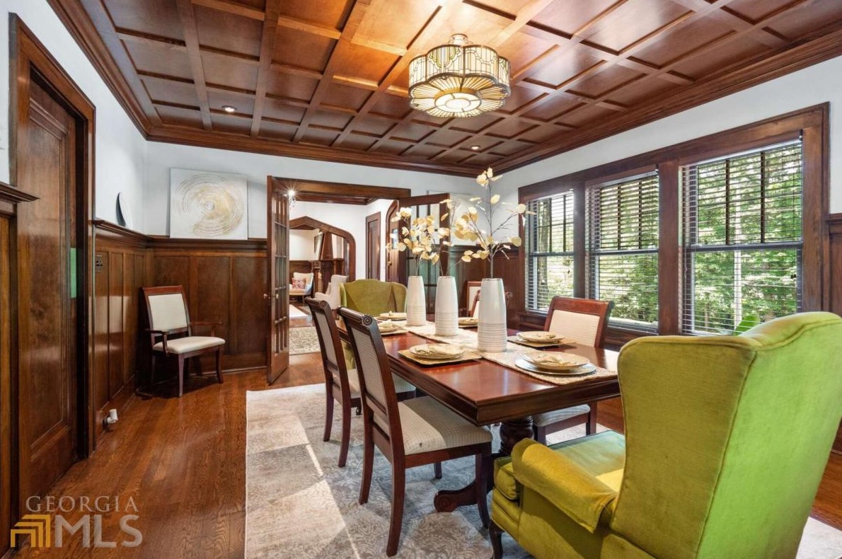 2665 Northside Dr, Atlanta GA  30305-3515 exterior