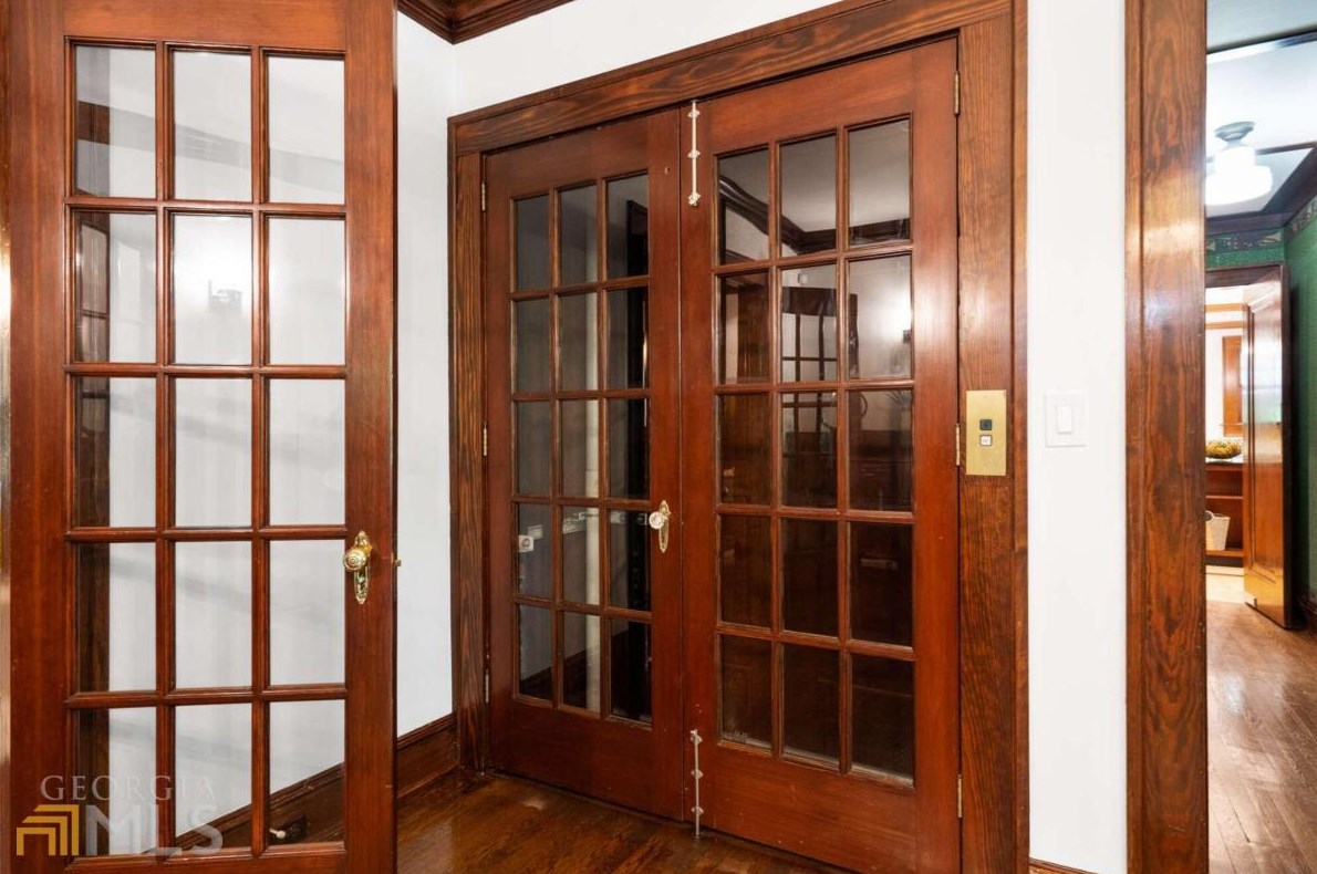 2665 Northside Dr, Atlanta GA  30305-3515 exterior