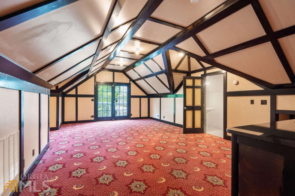 2665 Northside Dr, Atlanta GA  30305-3515 exterior