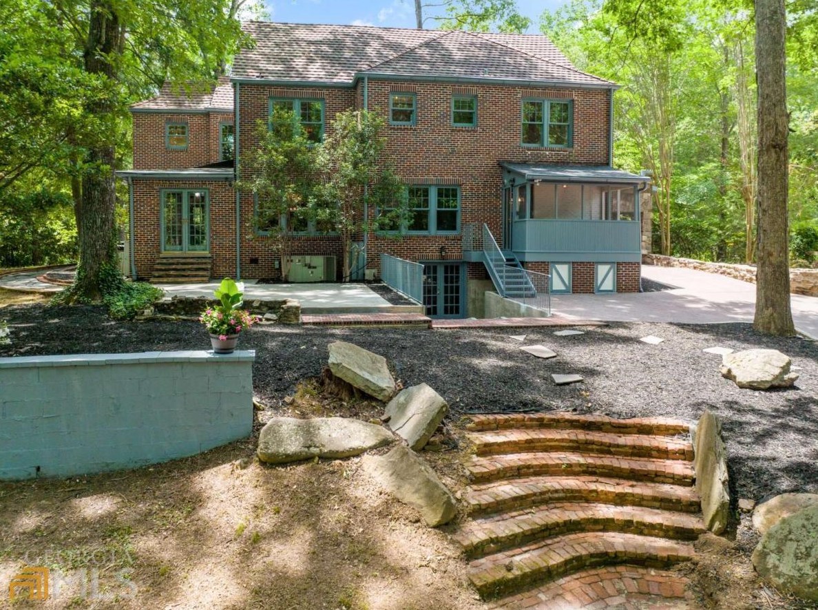 2665 Northside Dr, Atlanta GA  30305-3515 exterior