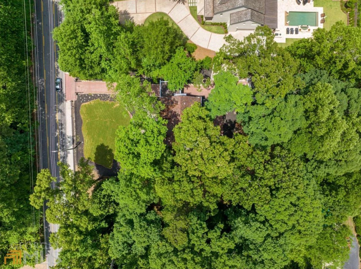 2665 Northside Dr, Atlanta GA  30305-3515 exterior