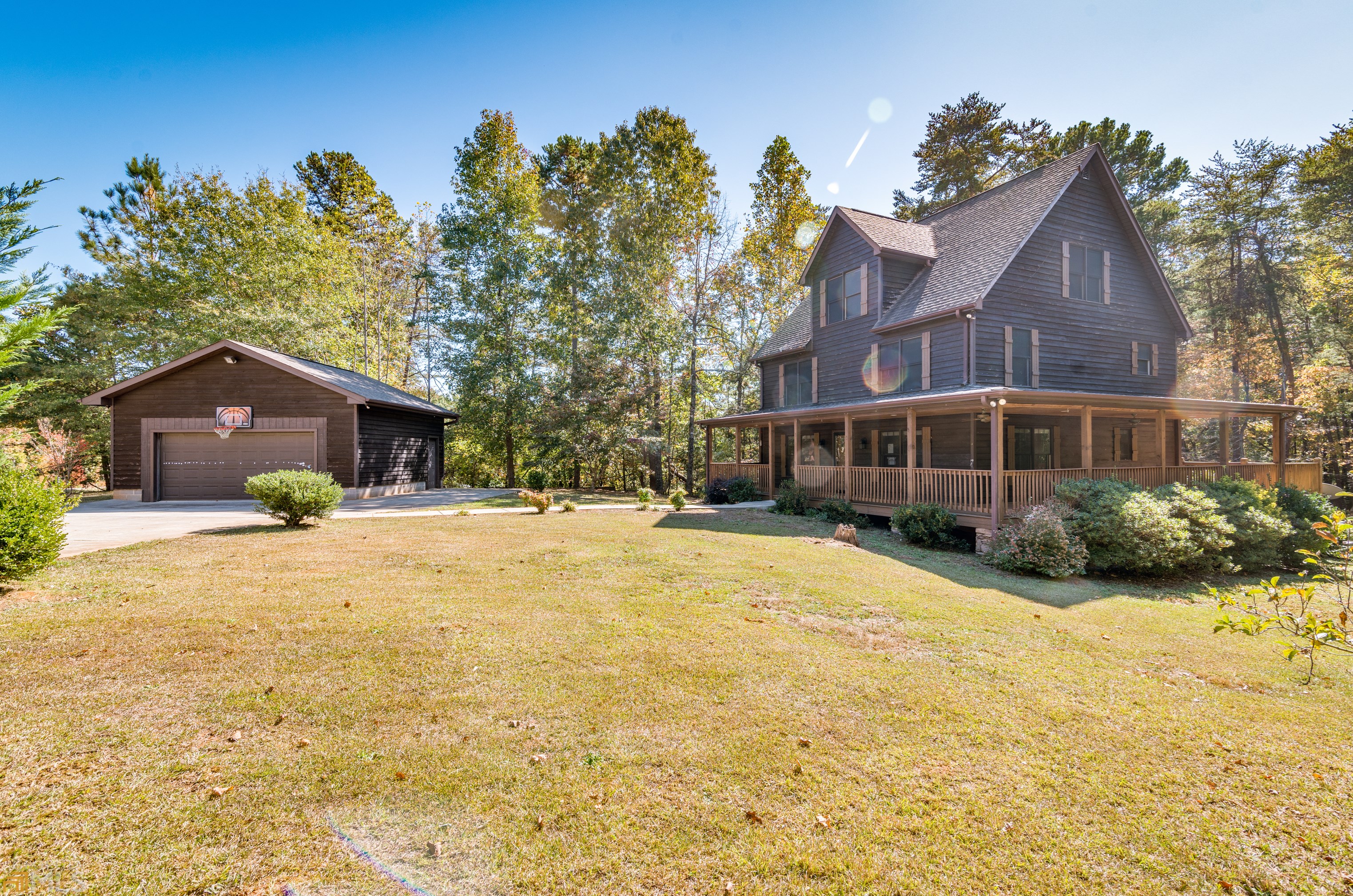 946 Riverdale Rd, Toccoa, GA 30577