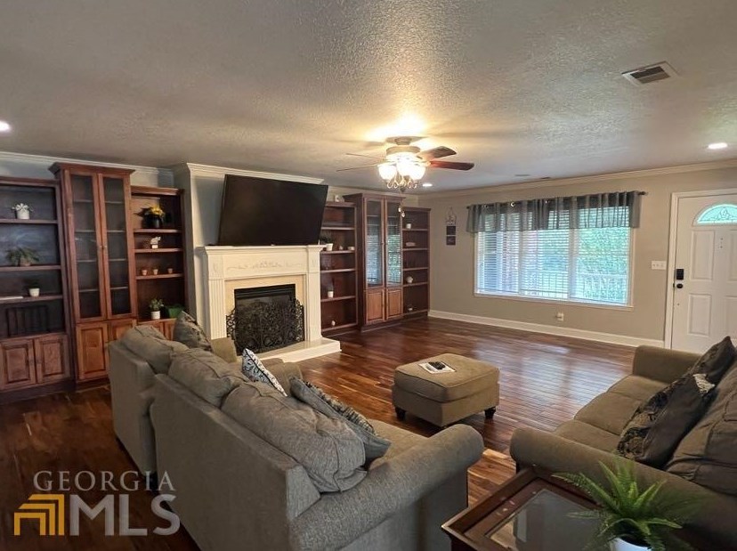 120 Cambridge Ct, Calhoun, GA 30701-2093