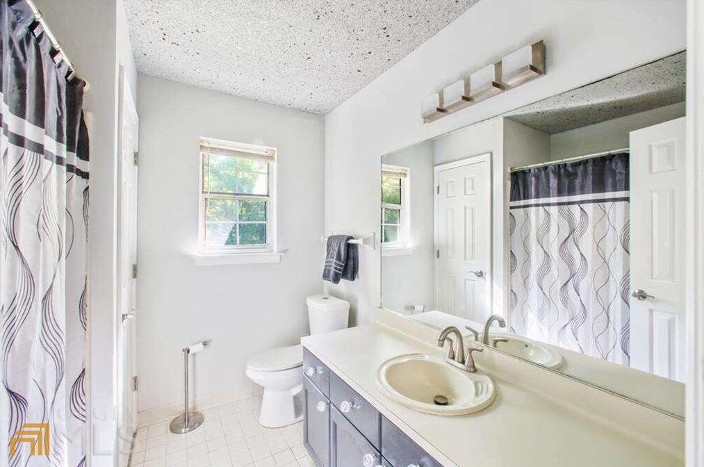 145 Shadybrook Ln, Atlanta GA 30331-7296 exterior