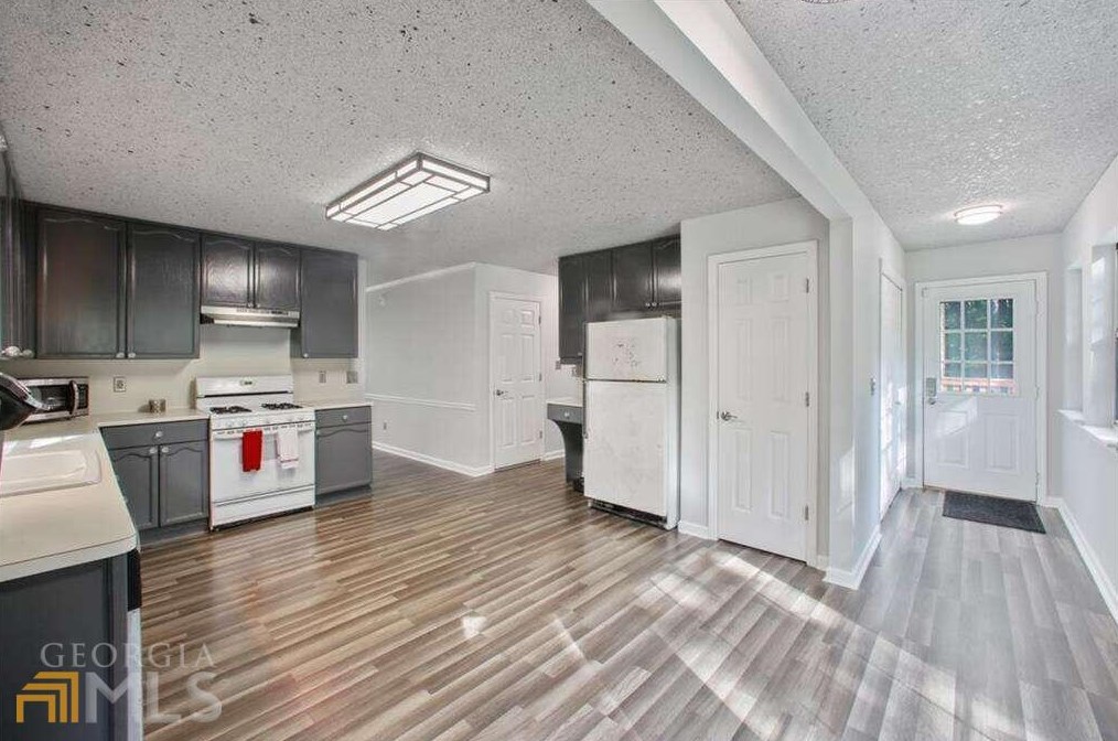 145 Shadybrook Ln, Atlanta GA 30331-7296 exterior