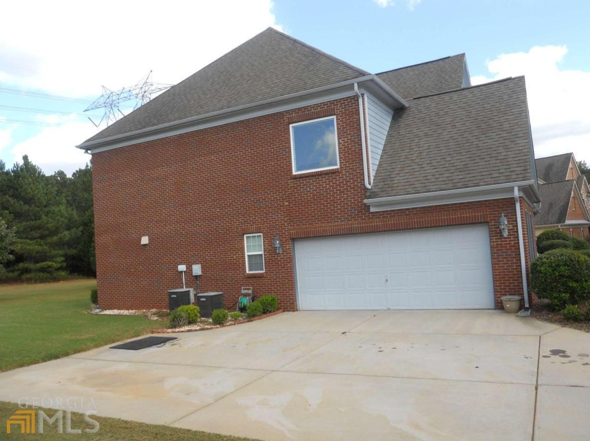 7048 Blue Sky Dr, Locust Grove, GA 30248