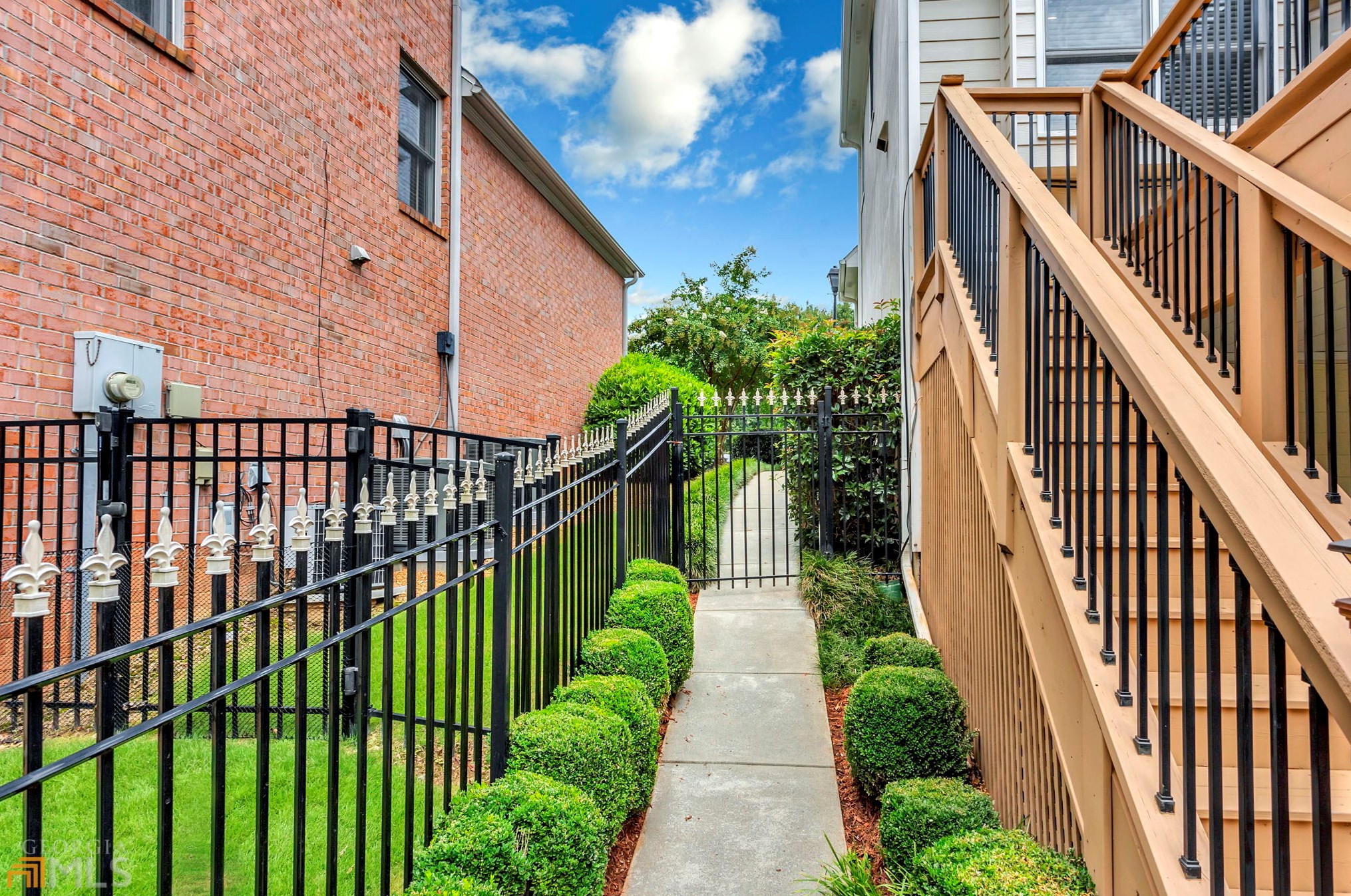 1539 Reserve Cir, Decatur GA  30033-1538 exterior