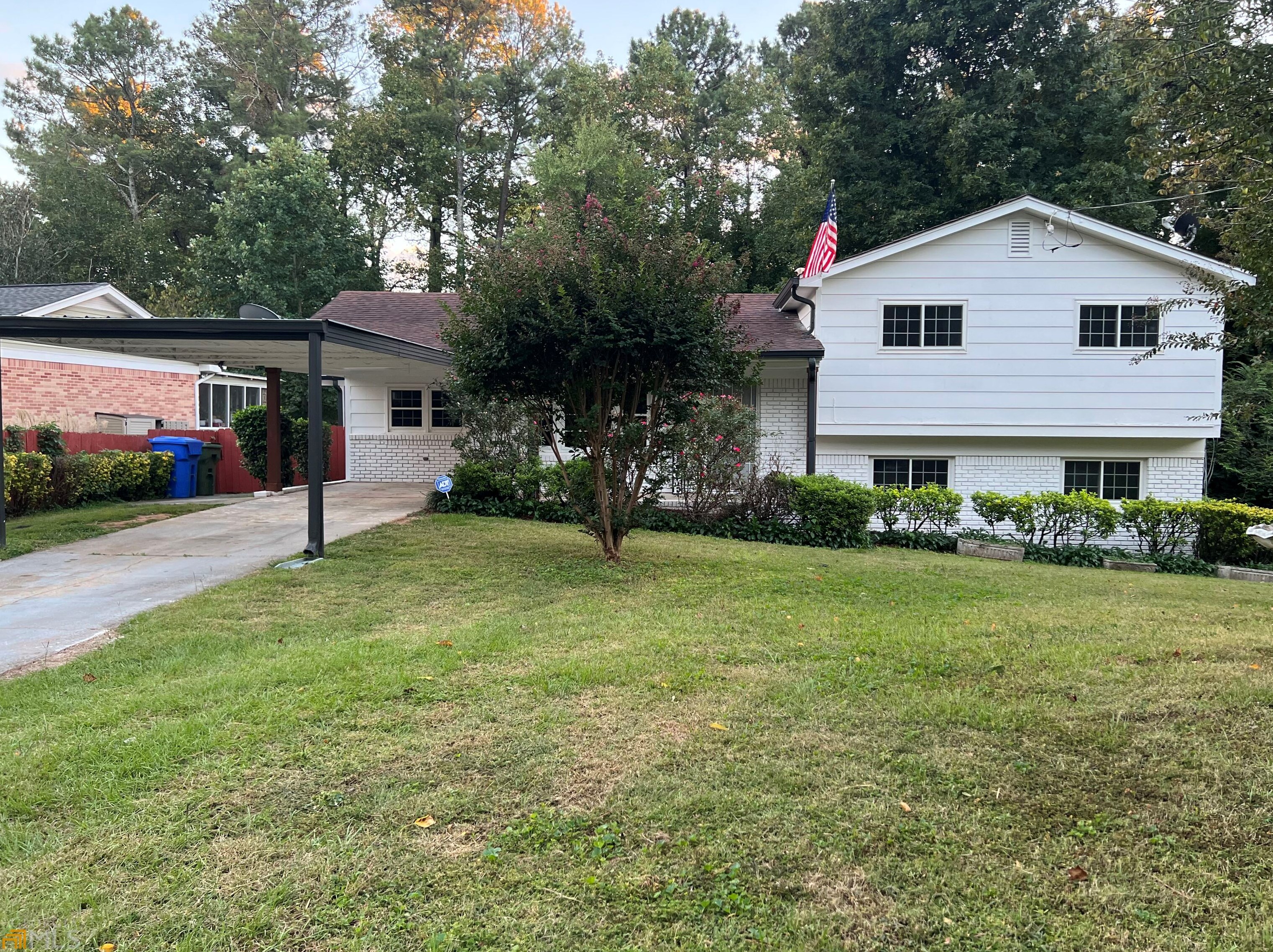 2984 Peek Rd, Atlanta GA  30318-6077 exterior