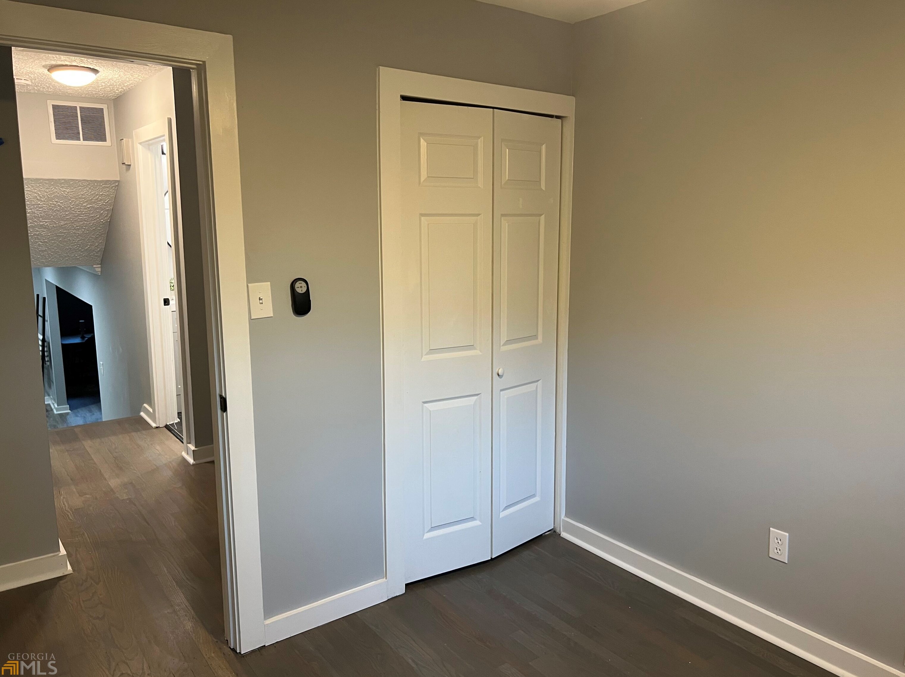 2984 Peek Rd, Atlanta GA  30318-6077 exterior