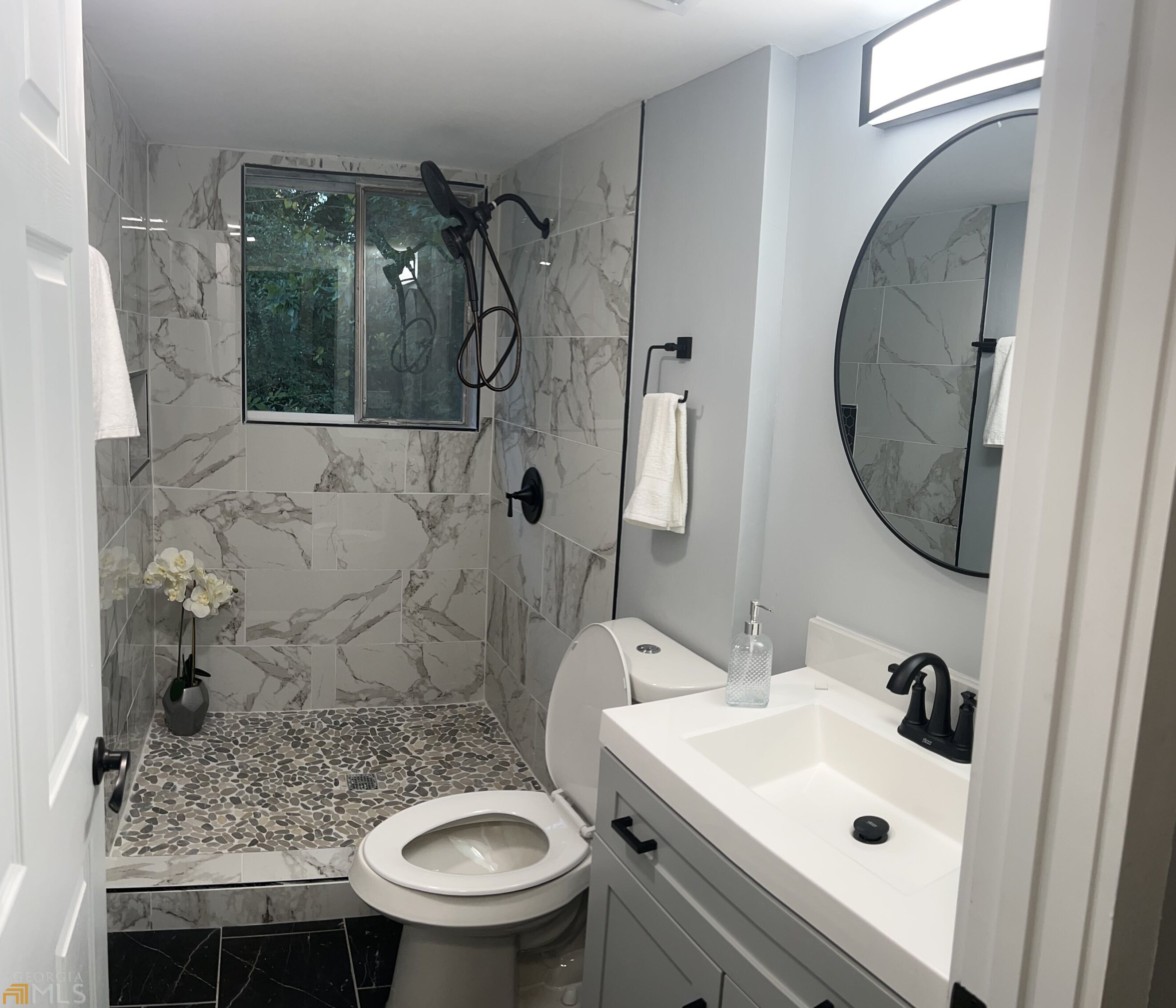 2984 Peek Rd, Atlanta GA  30318-6077 exterior