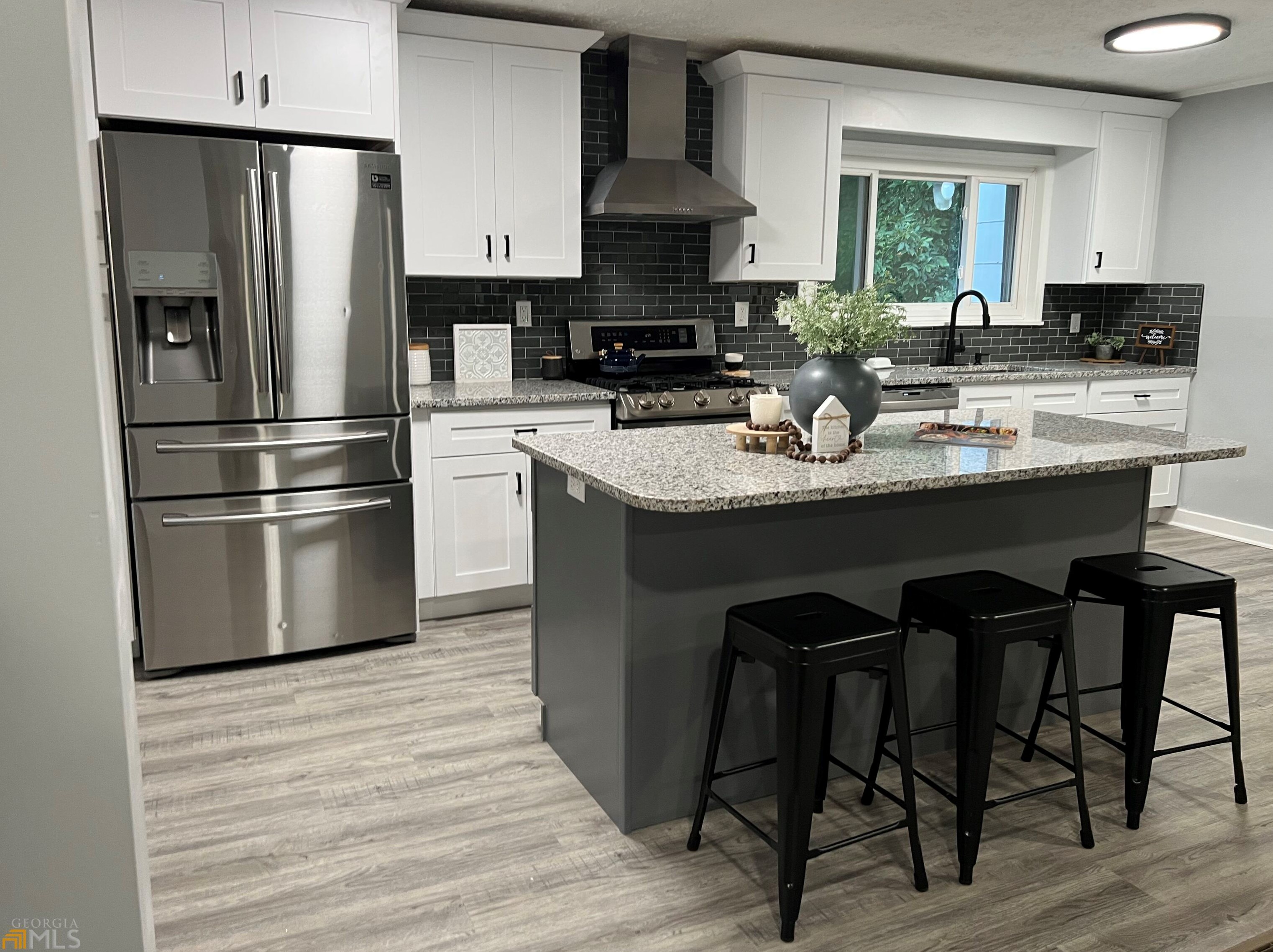 2984 Peek Rd, Atlanta GA  30318-6077 exterior