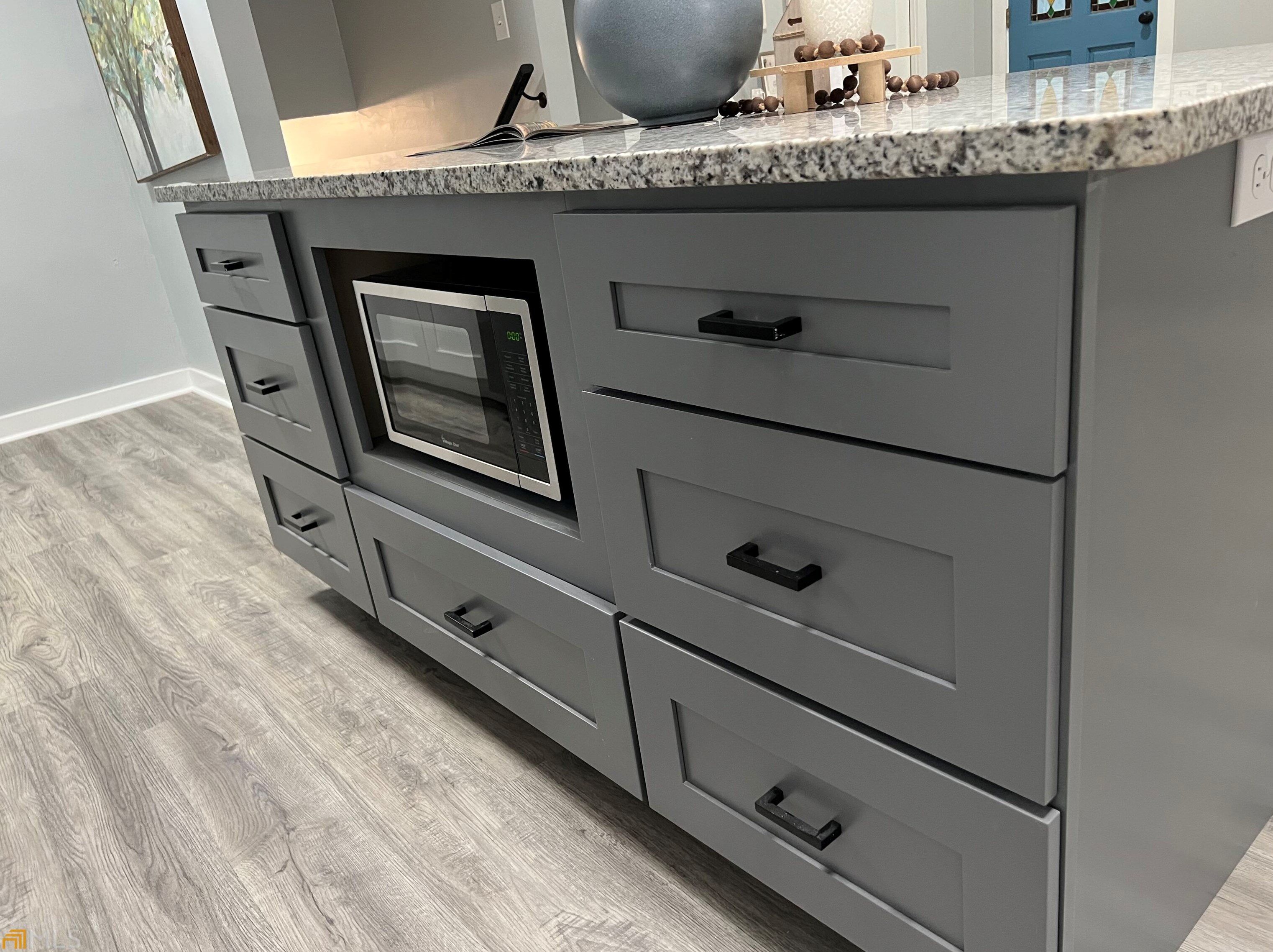 2984 Peek Rd, Atlanta GA  30318-6077 exterior