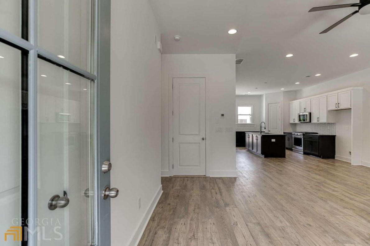 5623 Pine St, Flowery Branch, GA 30542-3288