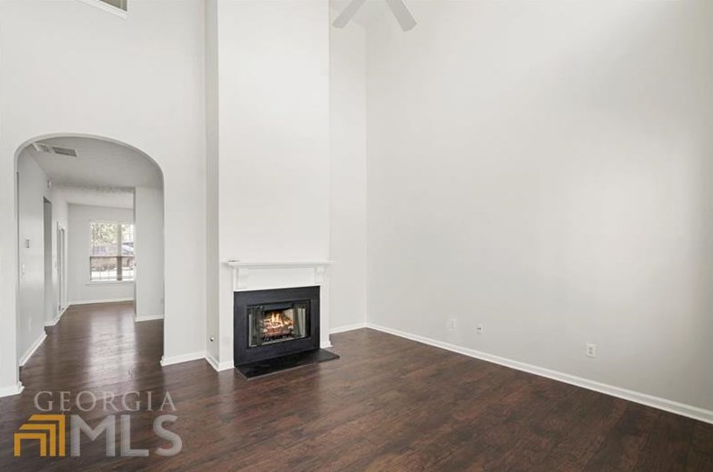 6239 Shoreview Cir, Flowery Branch, GA 30542