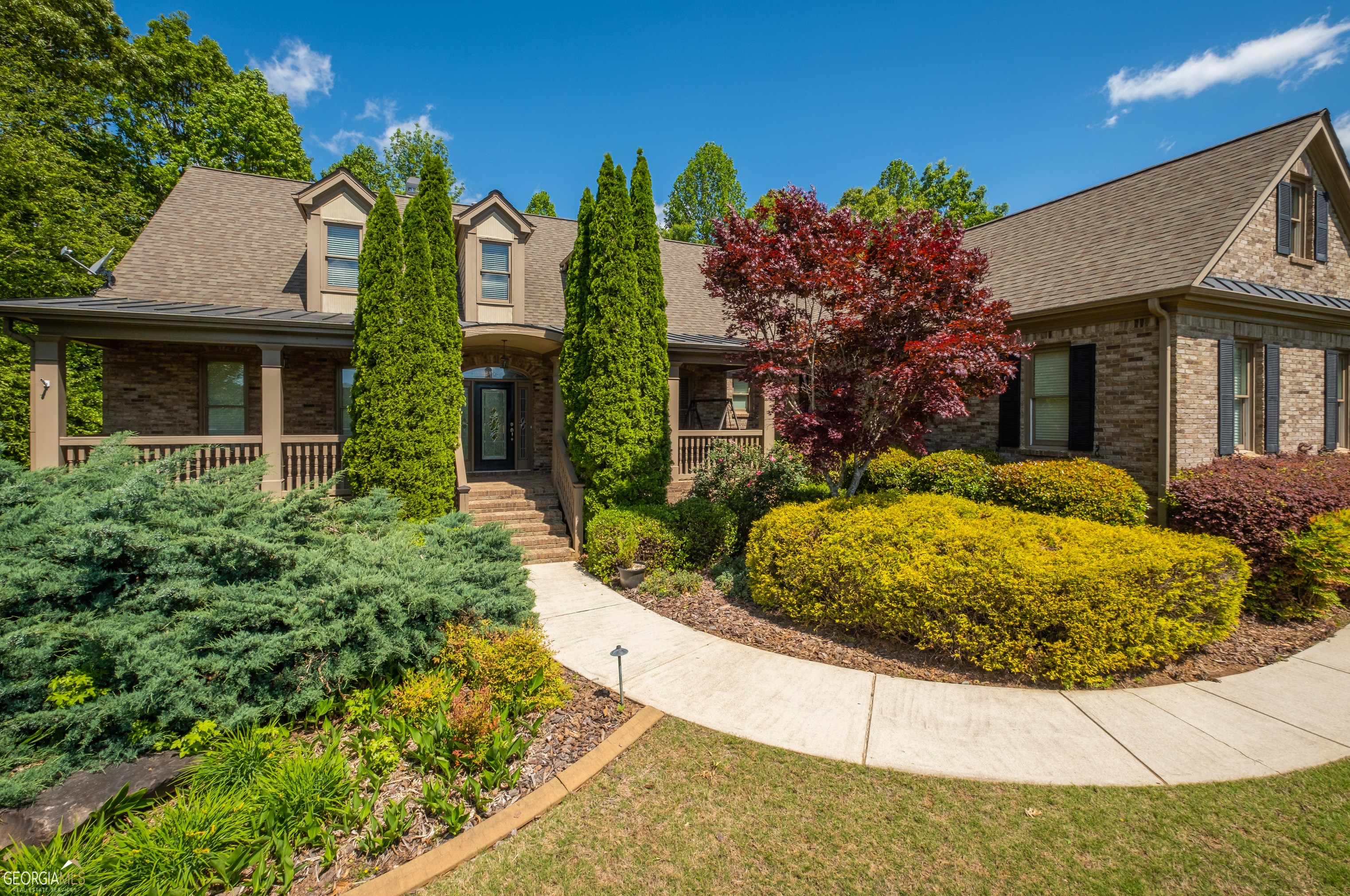 5176 Glen Forrest Dr, Flowery Branch, GA 30542-6118