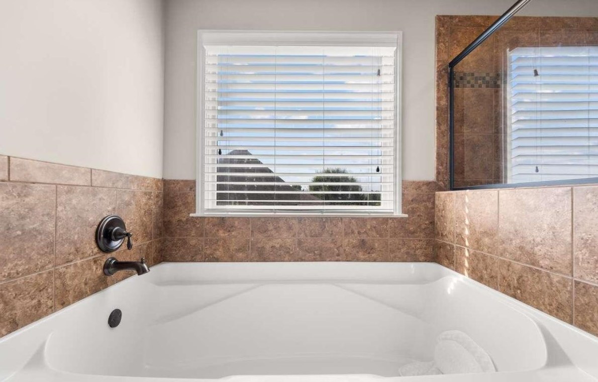 6547 Lemon Grass Ln, Flowery Branch GA  30542-5098 exterior