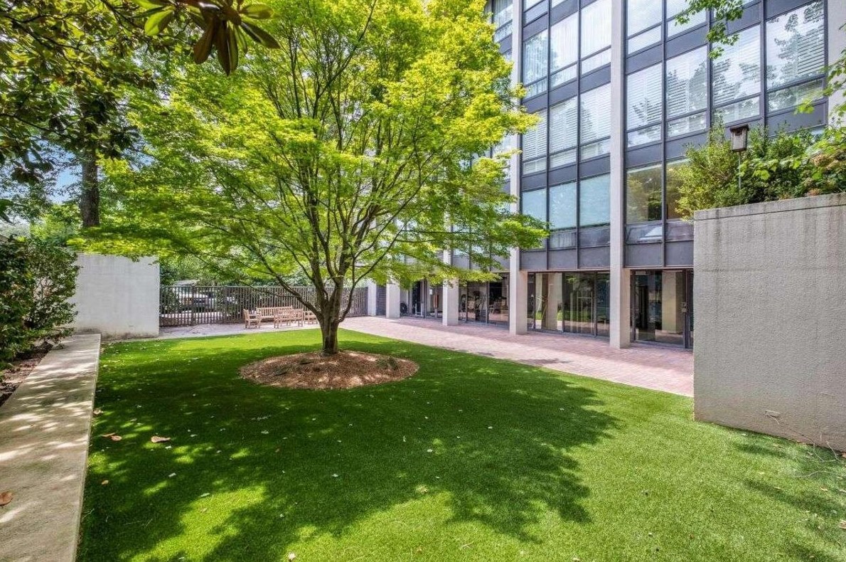 2575 Peachtree Rd, Atlanta GA  30305-5638 exterior