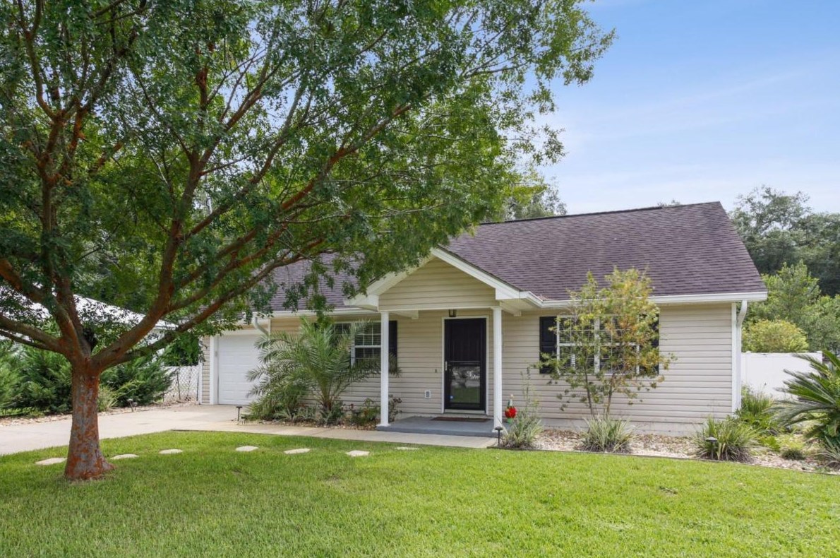 107 Shamrock Ave, Jesup, GA 31545-0300