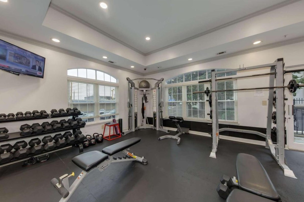 1075 Peachtree Walk, Atlanta GA  30309-4404 exterior
