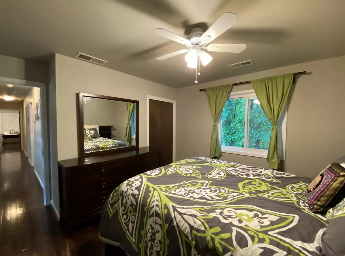 220 Wessex Ct, Atlanta GA  30328-2664 exterior