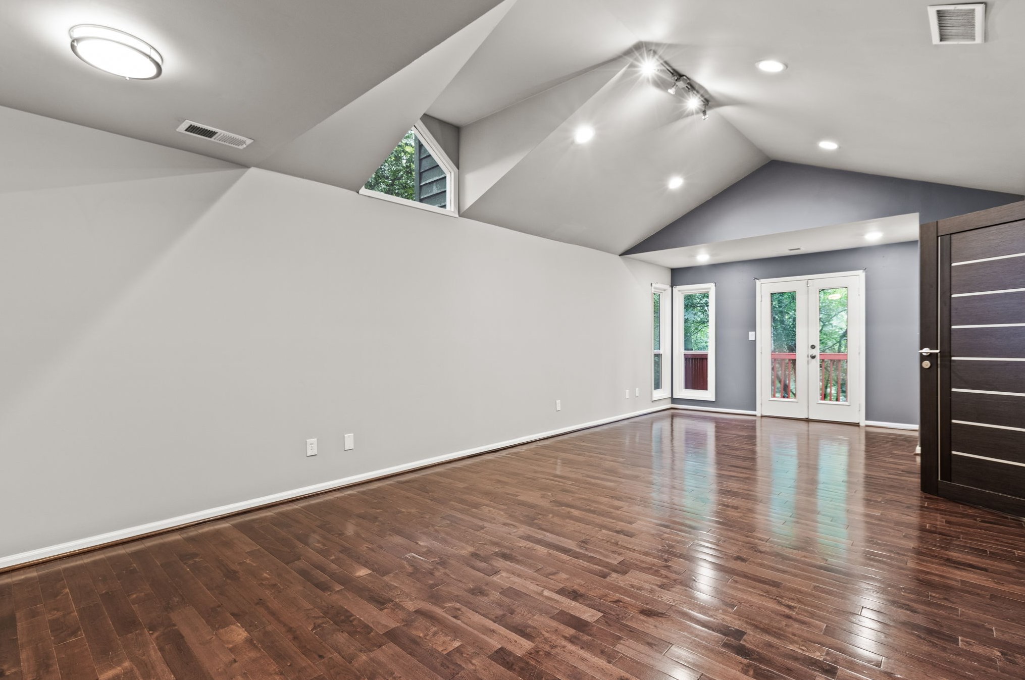 220 Wessex Ct, Atlanta GA  30328-2664 exterior